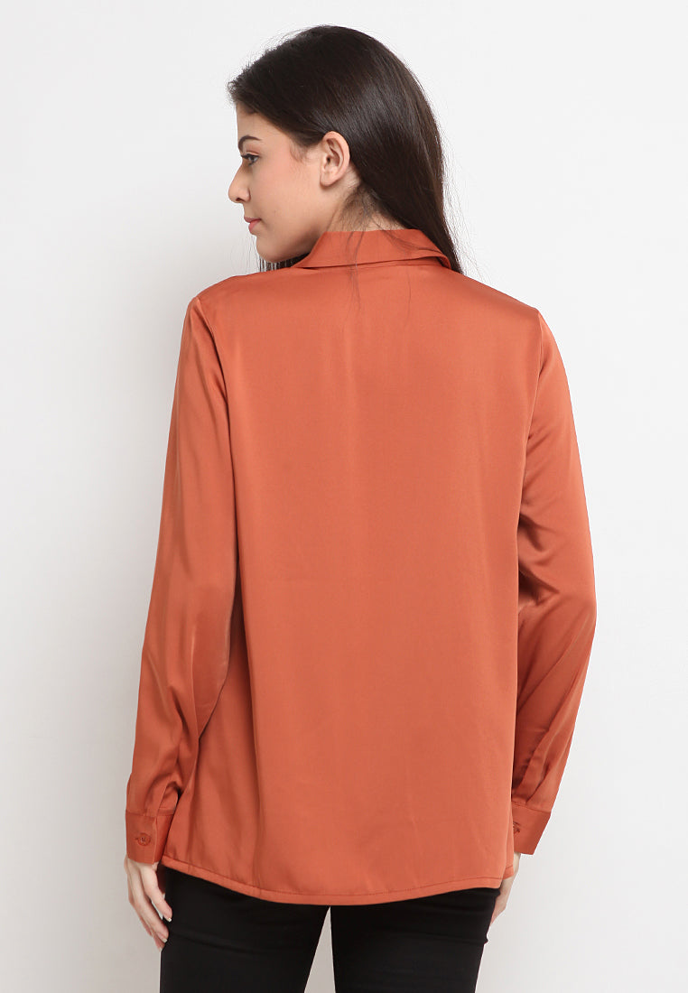Regular fit satin shirt