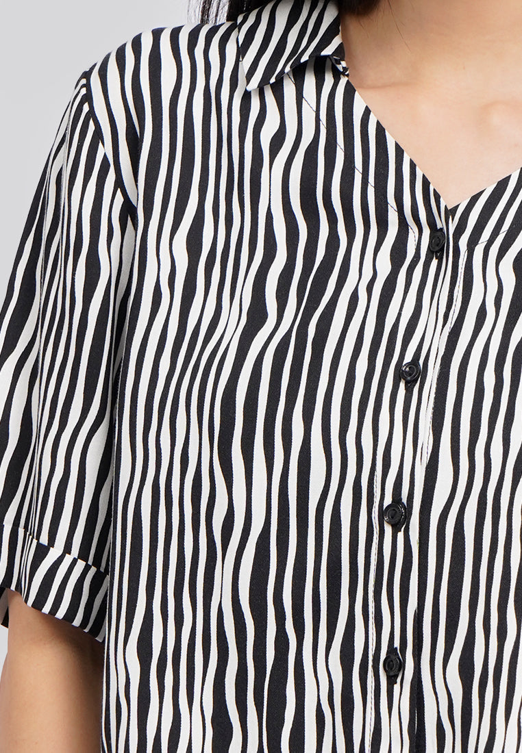 Animal Printed Short Sleeve Blouse Black