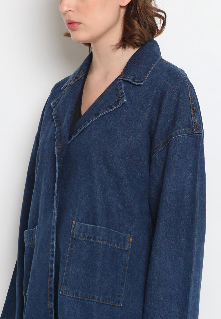 Loose denim jacket