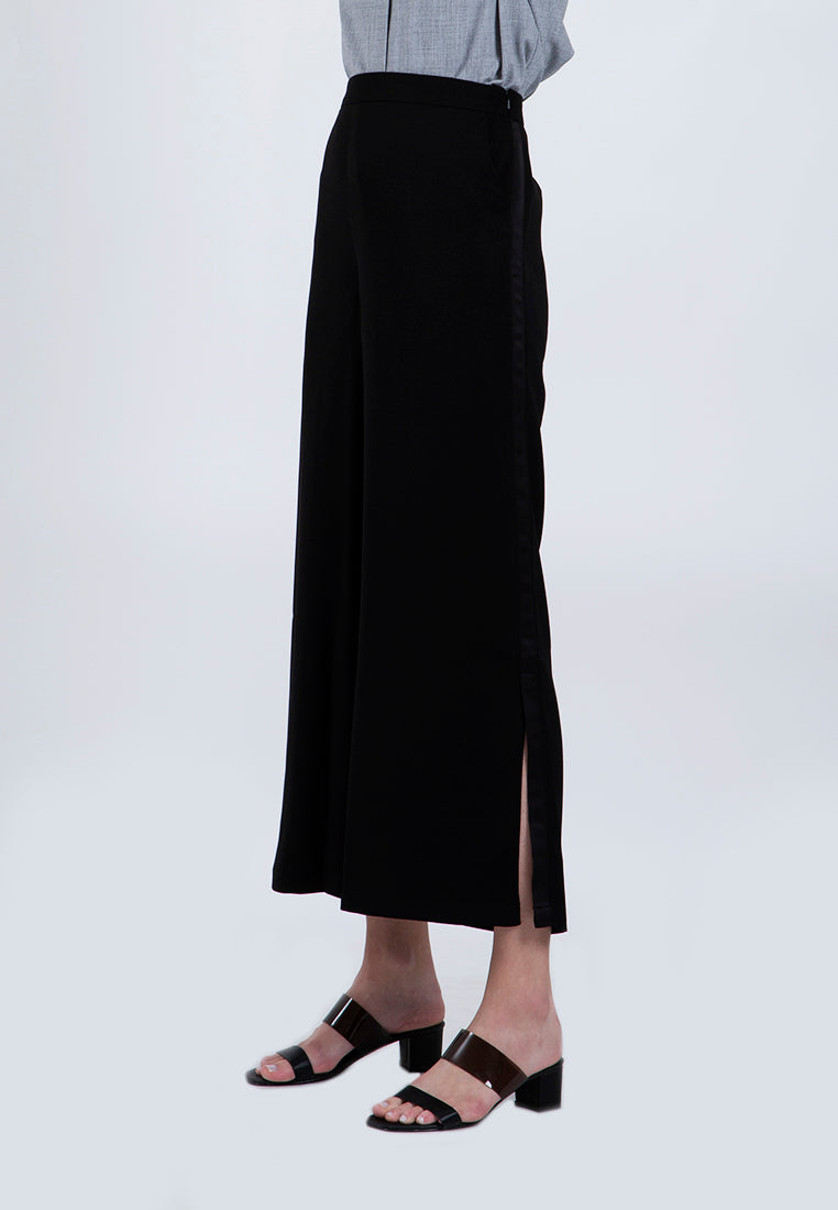 side slit trousers