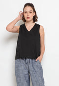 Basic sleeveless blouse