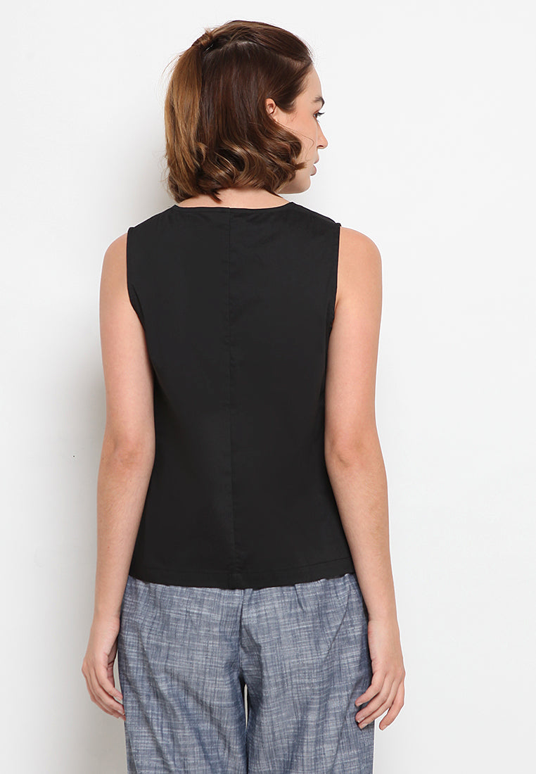 Basic sleeveless blouse