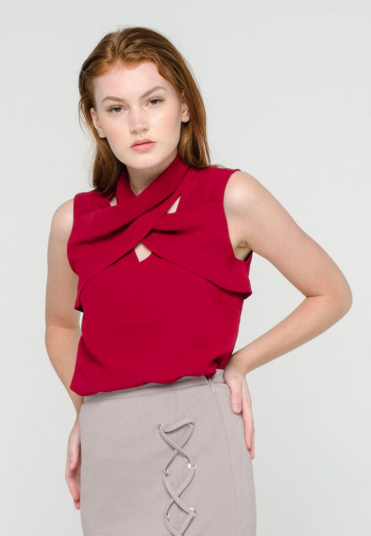 Twisted Collar Sleeveless Blouse