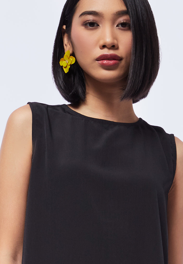 Round Neck Sleeveless Blouse