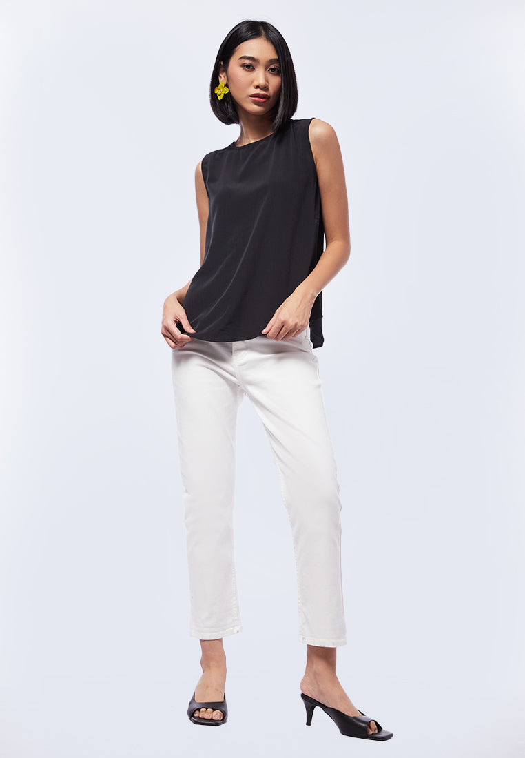 Round Neck Sleeveless Blouse