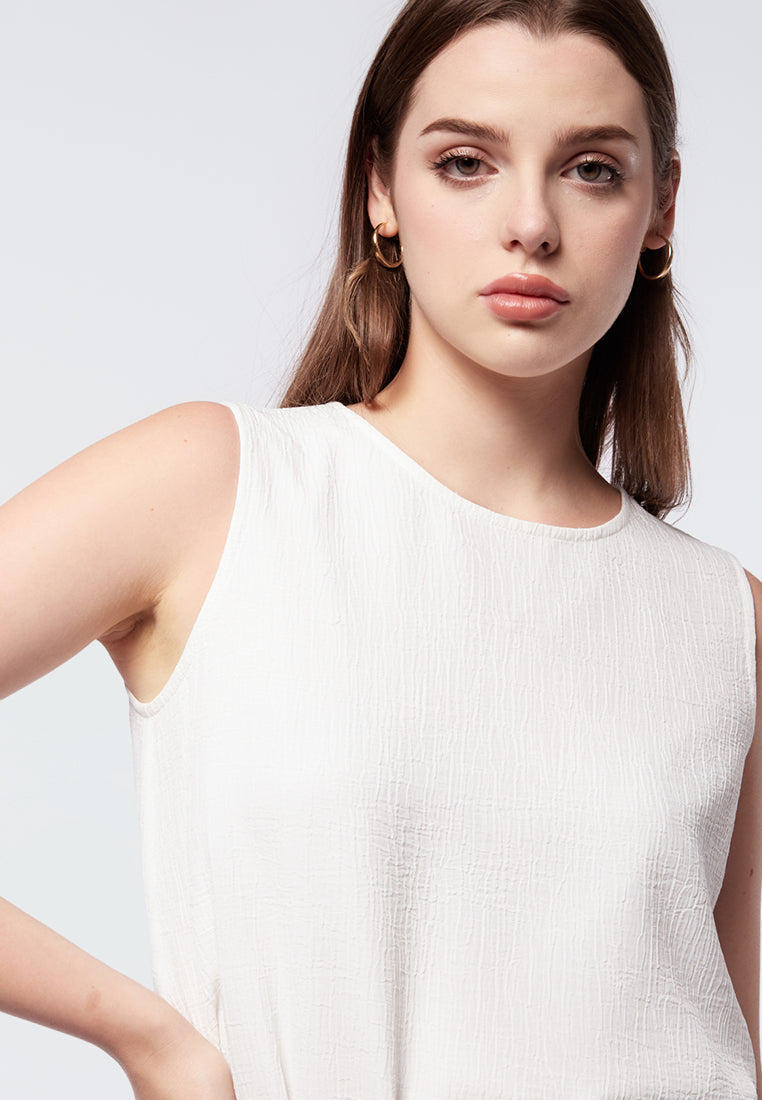 Round Neck Sleeveless Blouse