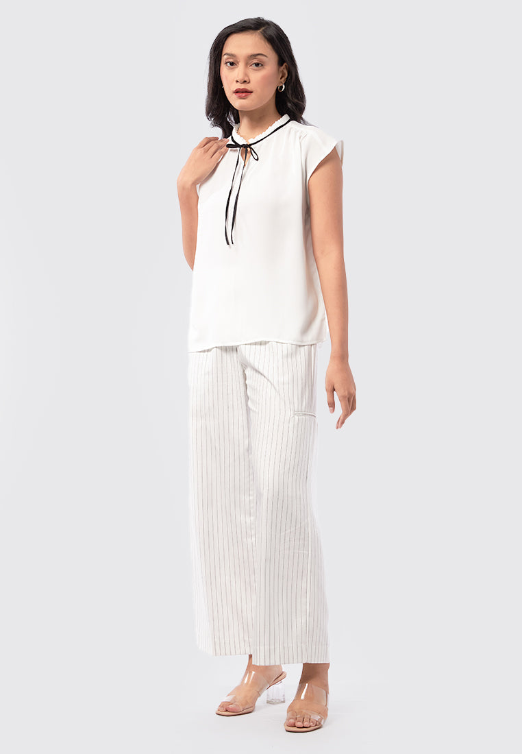 Sleeveless Top with Tie Details Off White