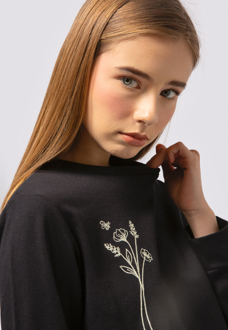 Embroidered Long Sleeve Sweatshirt
