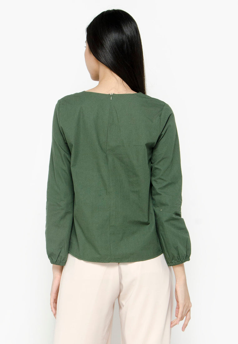 Blouse with Horn Button Buckle