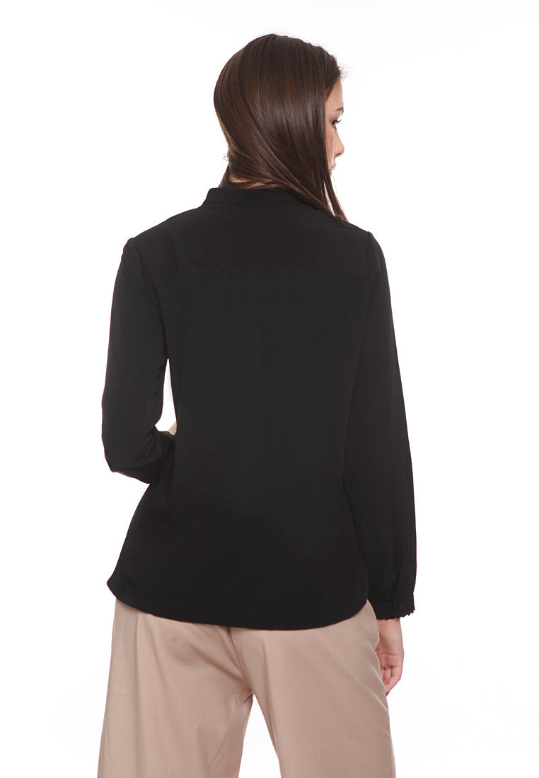 Frill collared blouse