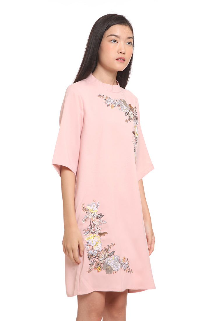 Loose Fitted Dress With Embroidery
