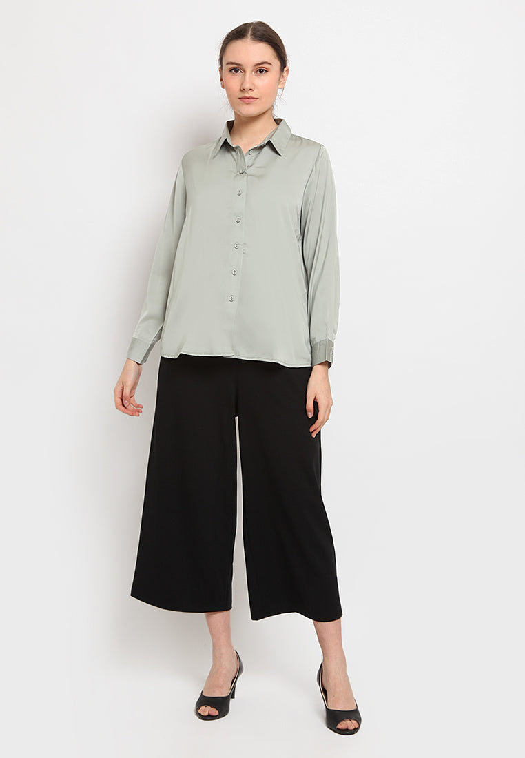 Loose fit glossy blouse