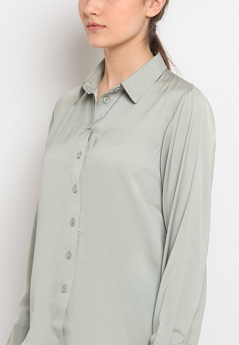 Loose fit glossy blouse