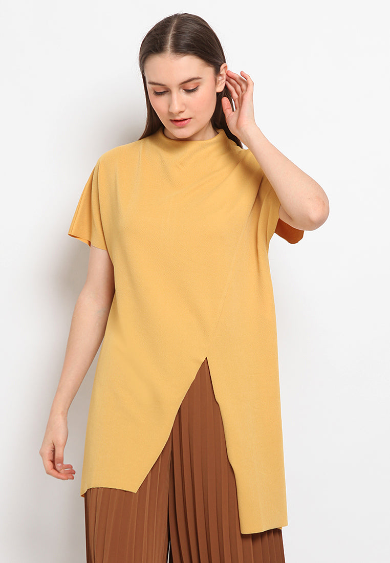 Loose fit raw edge top