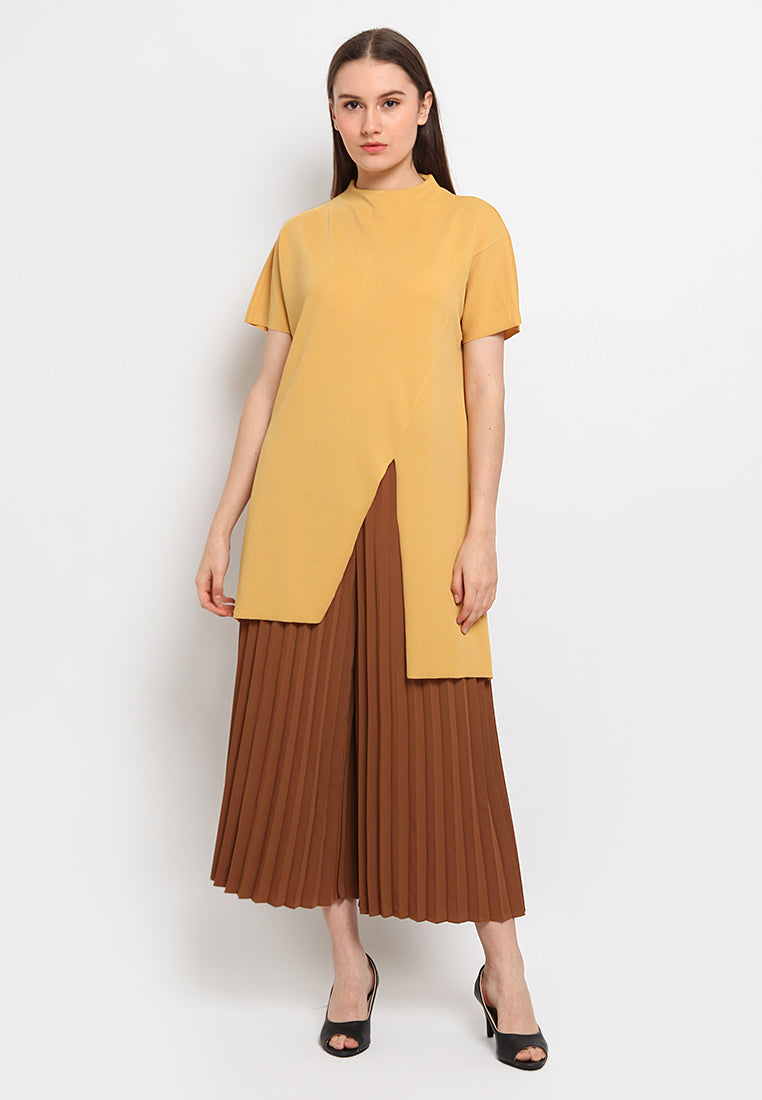 Loose fit raw edge top