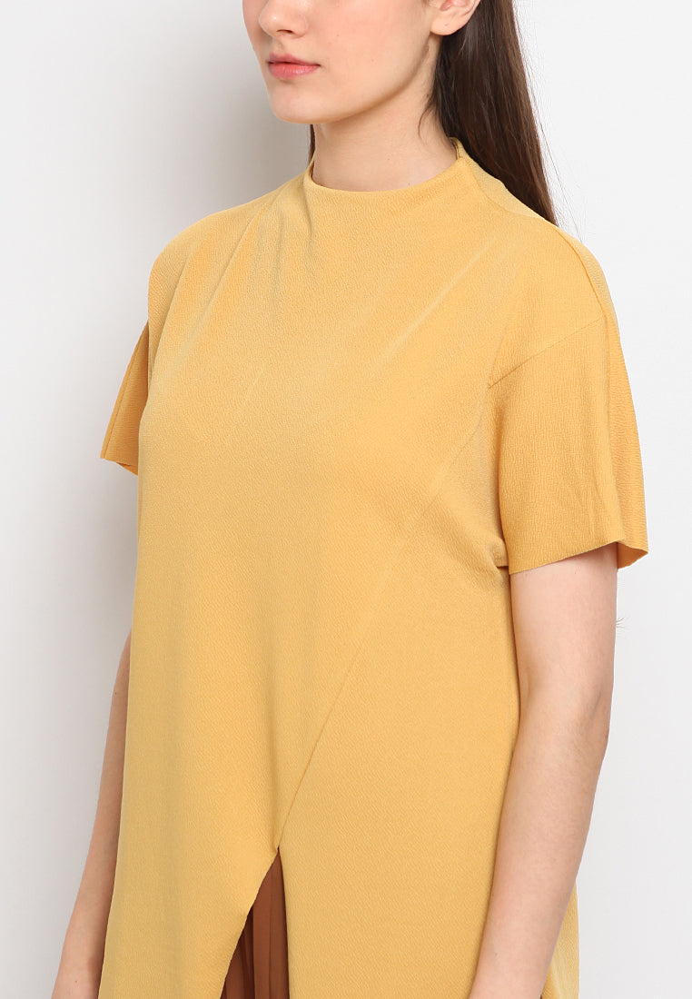 Loose fit raw edge top