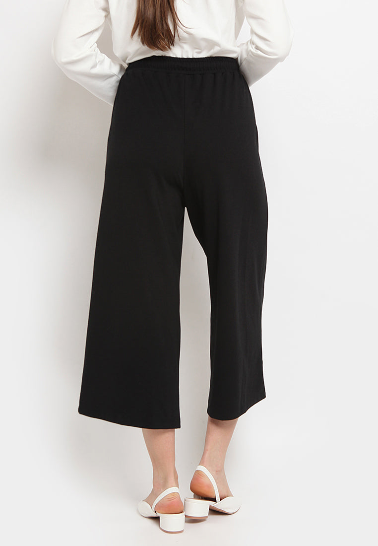 Loose trouser with tie waist