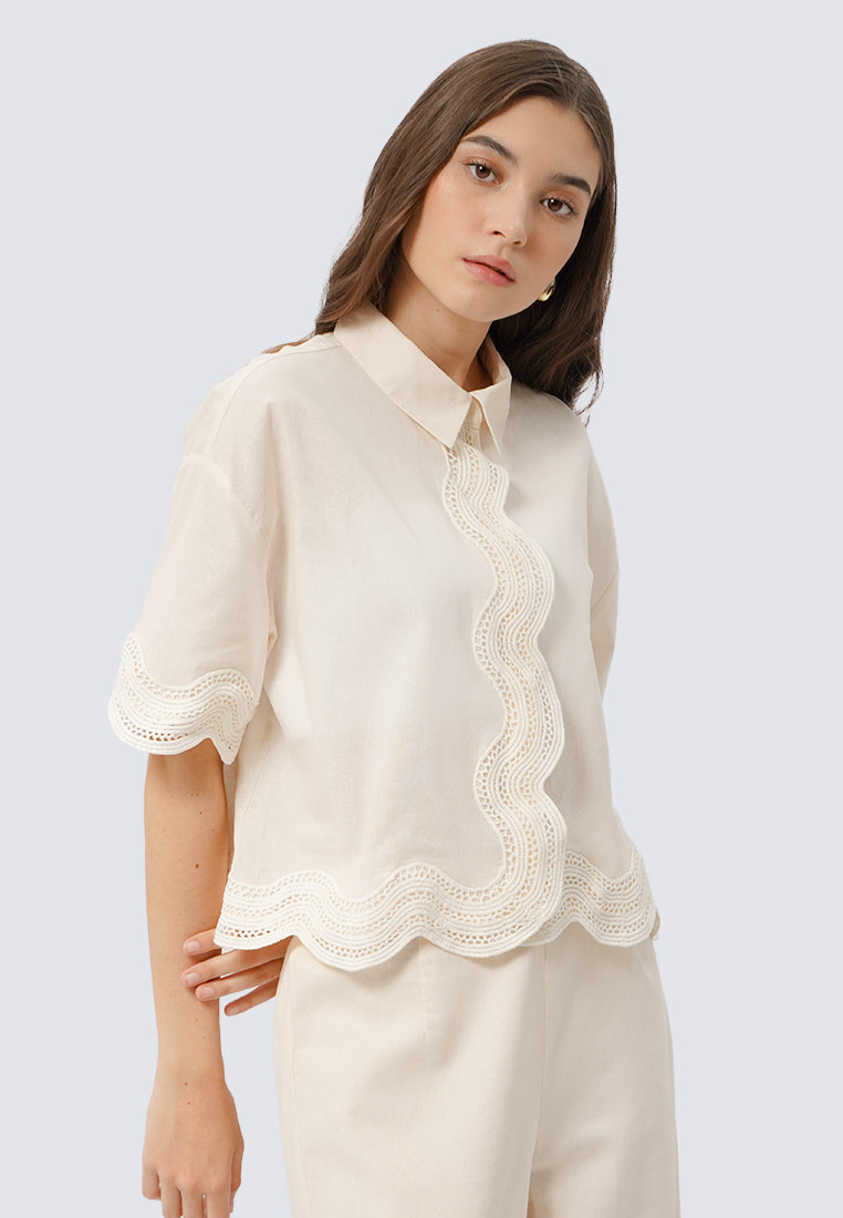 Scallop Details Short Sleeve Blouse