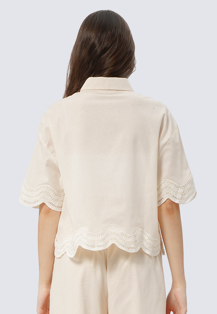 Scallop Details Short Sleeve Blouse