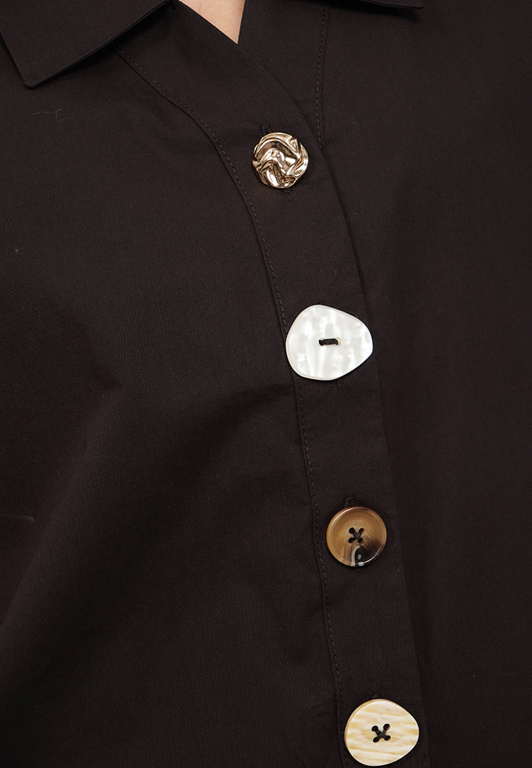 Sleeveless Blouse with Fancy Button