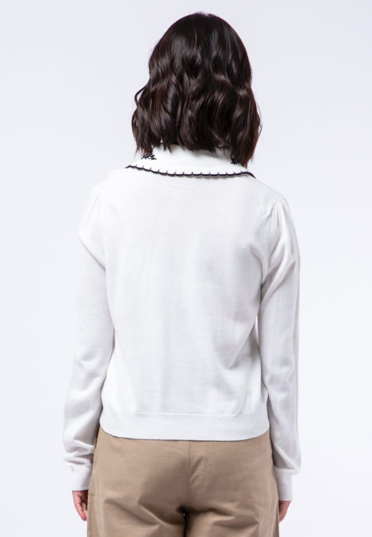 Sweater with Embriodered Collar