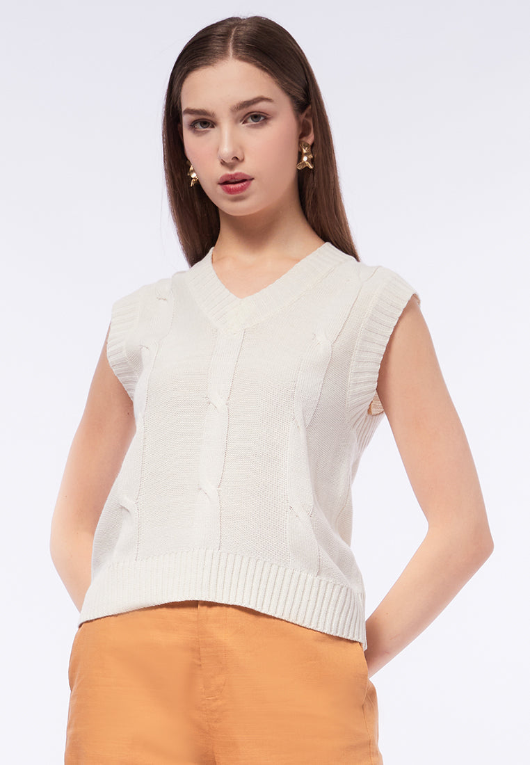 Cable Knit Cropped Vest