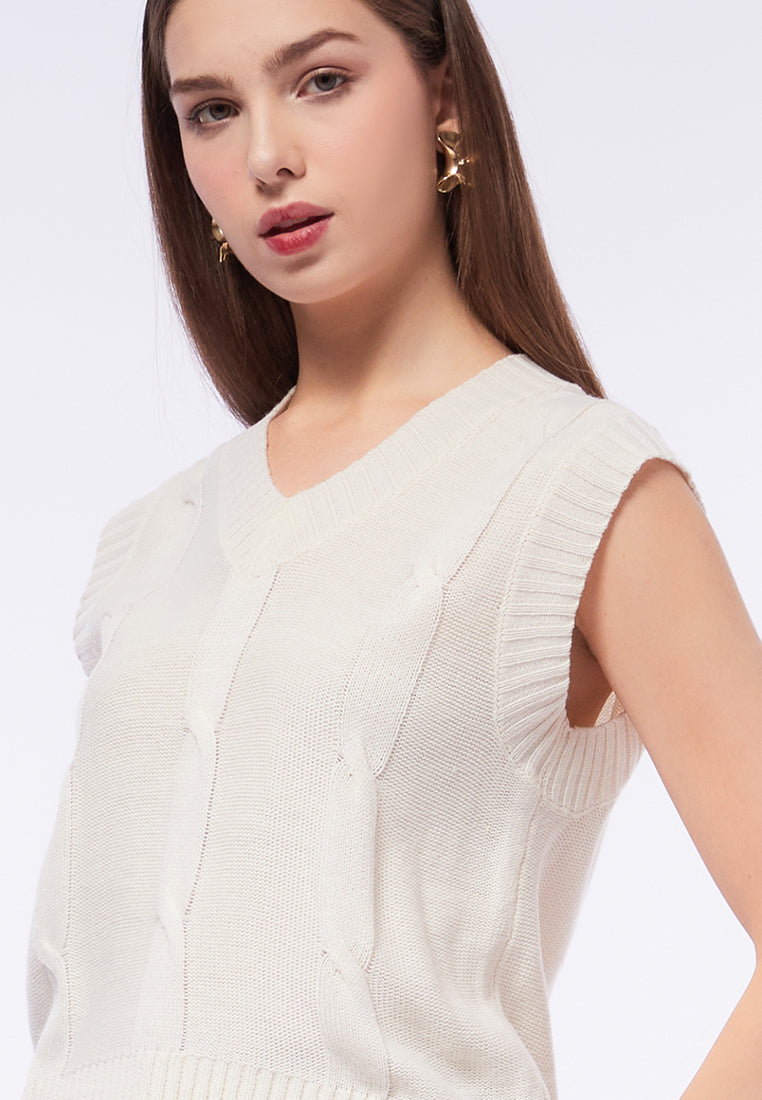 Cable Knit Cropped Vest