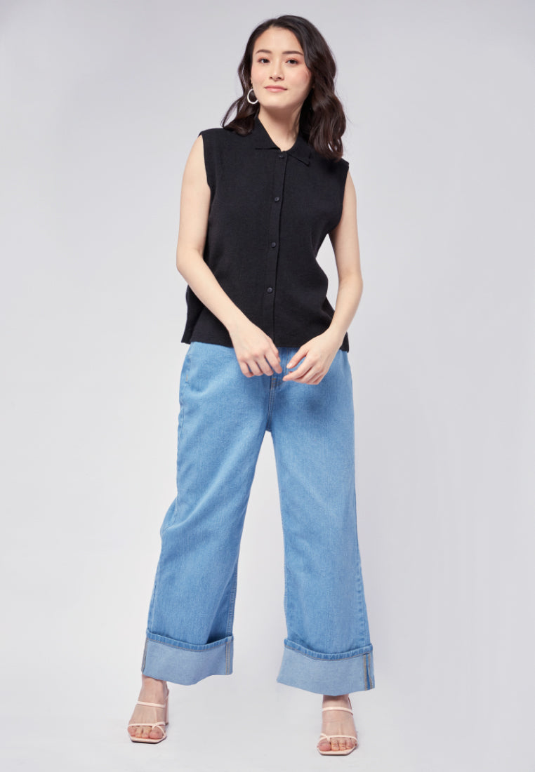 Sleeveless Knit Top with Collar