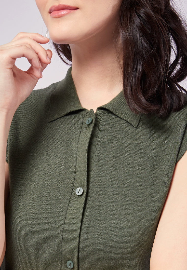 Sleeveless Knit Top with Collar