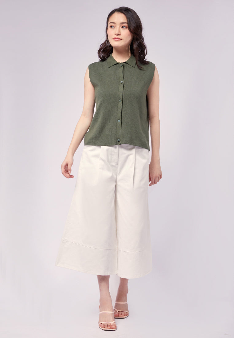 Sleeveless Knit Top with Collar