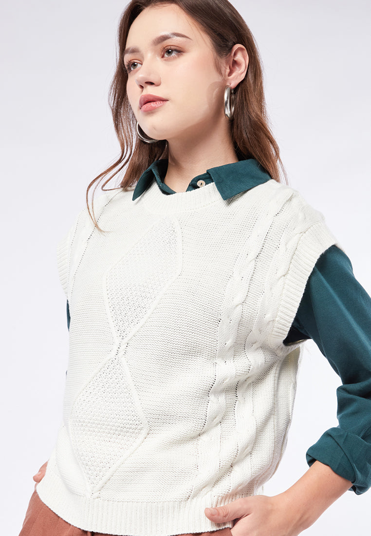 Round Collar Cable Knit Vest