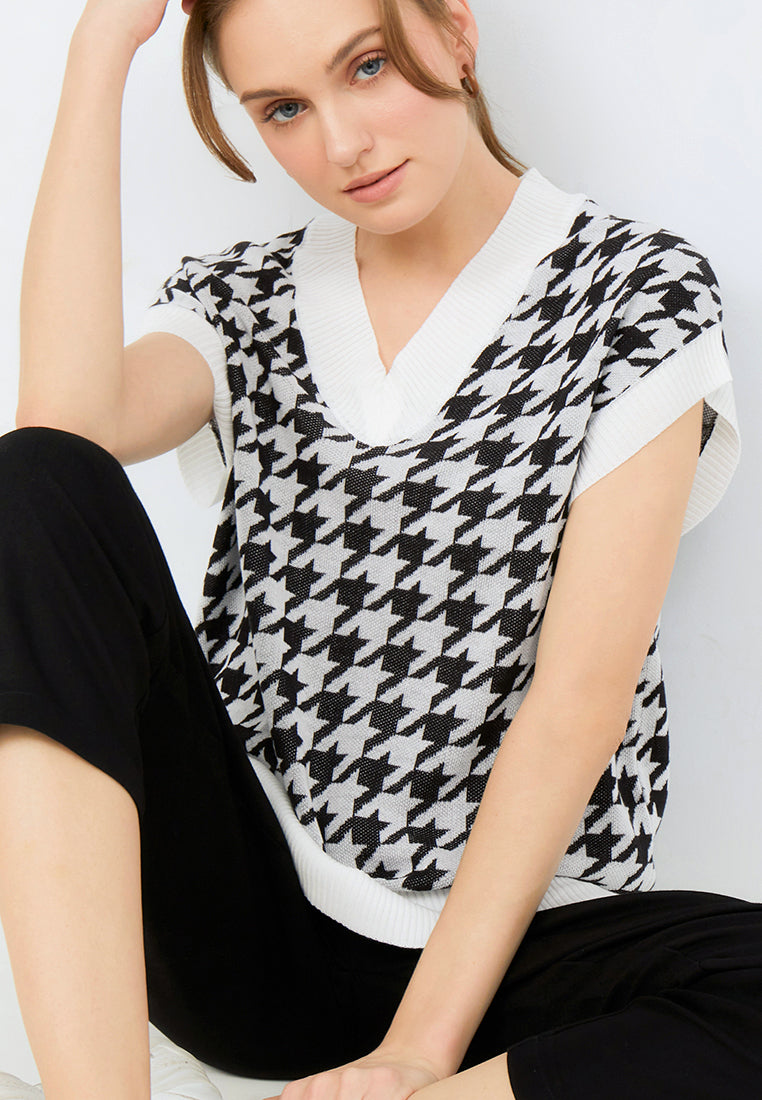 Houndstooth Knit Vest