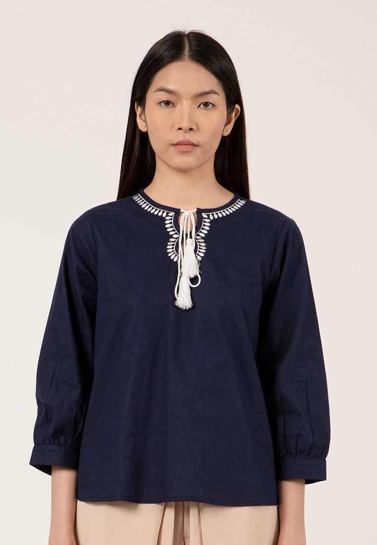 Loose Embroidery Blouse