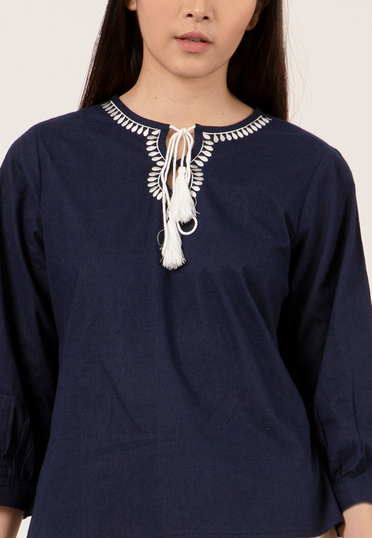 Loose Embroidery Blouse