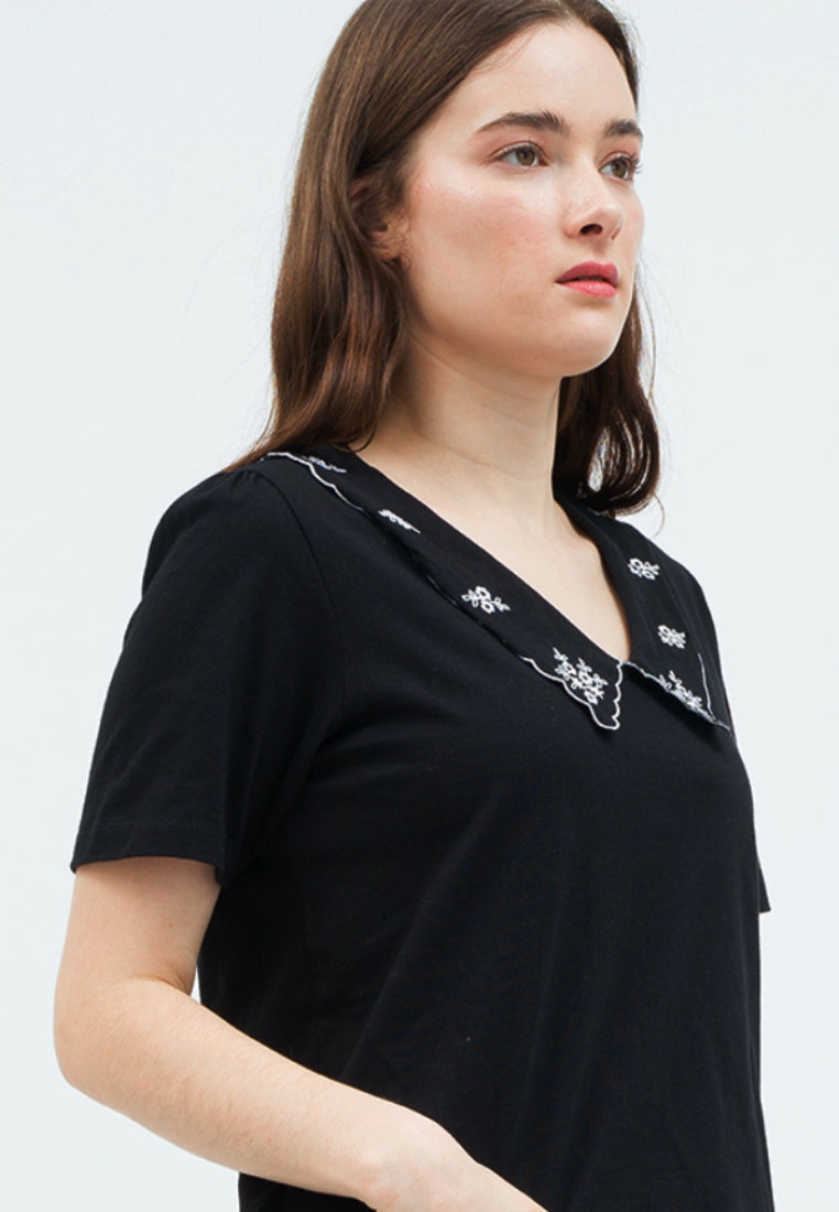 Boxy Top with Embroidered Collar