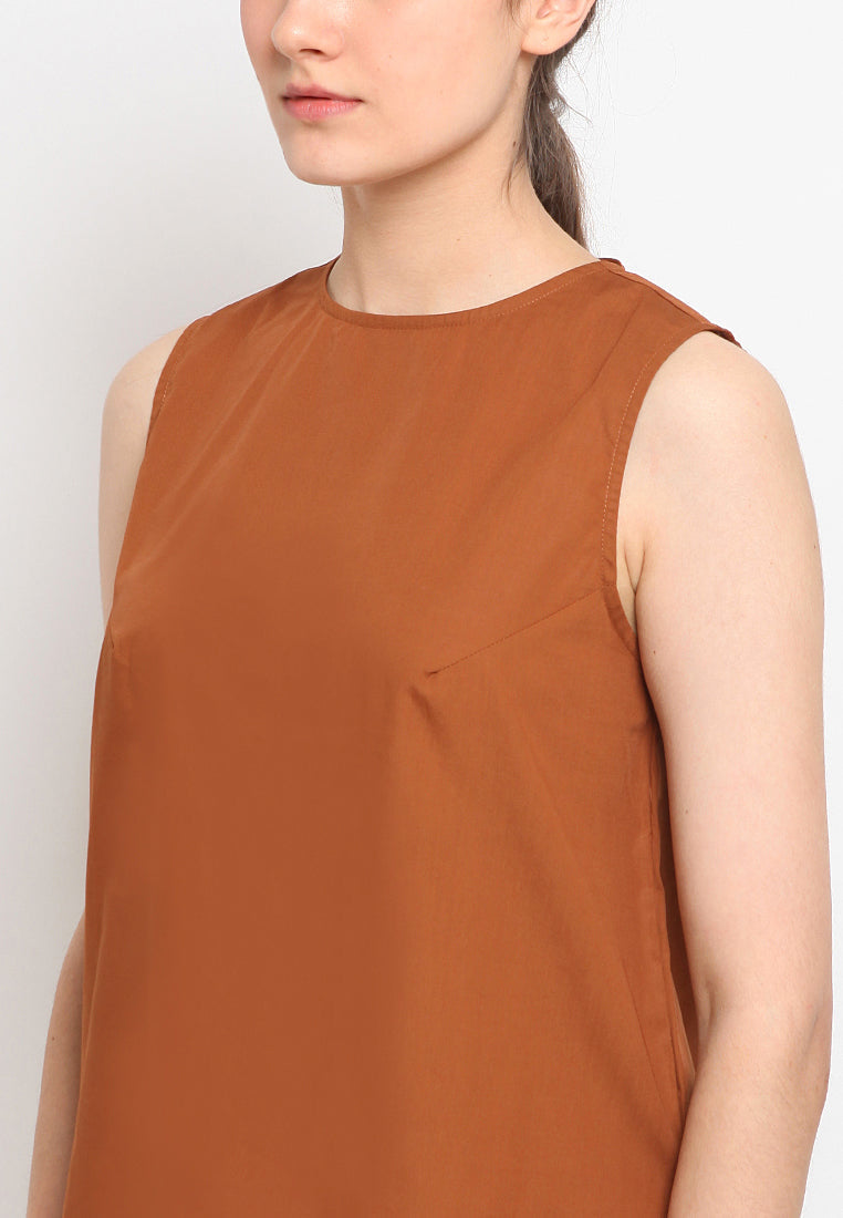 Round Neck Sleeveless Blouse