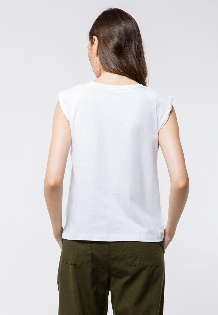 Sleeveless T-shirt