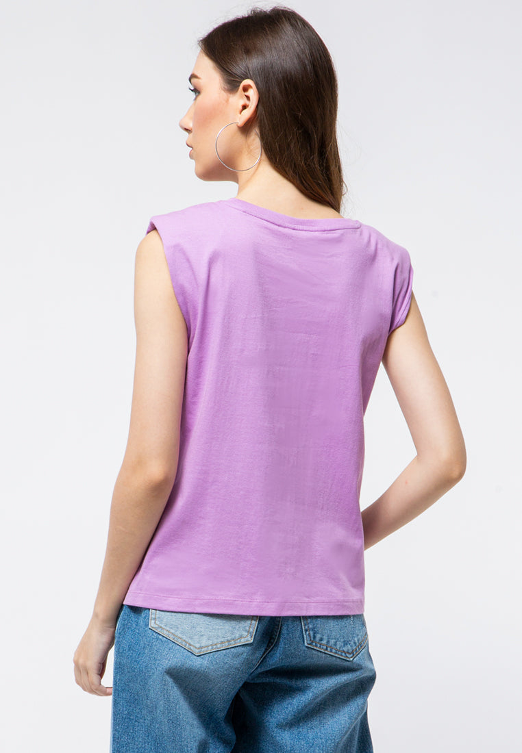 Sleeveless T-shirt
