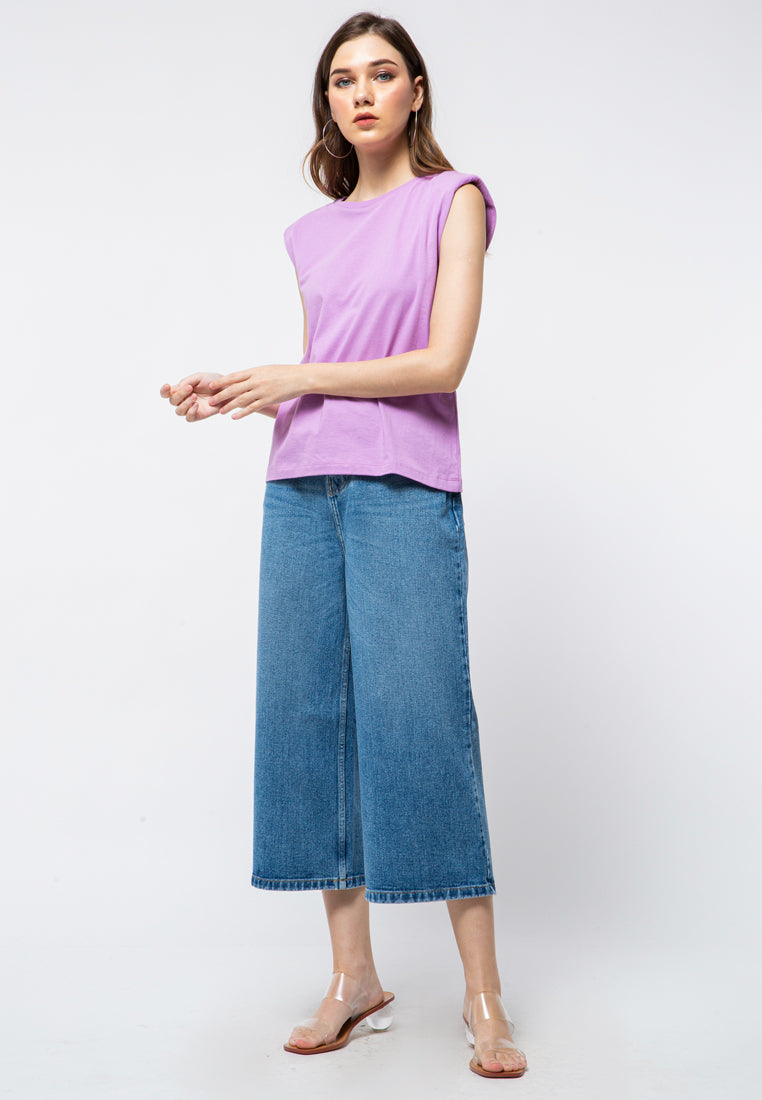 Sleeveless T-shirt
