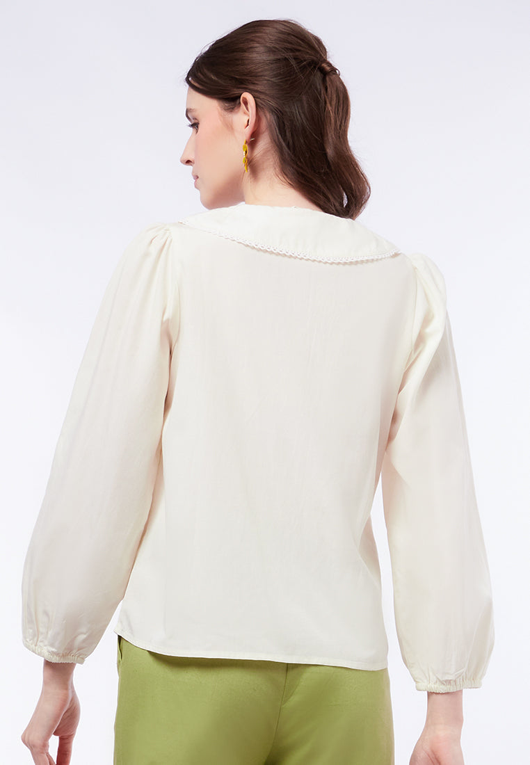 Embroidered Round Collar Loose Blouse