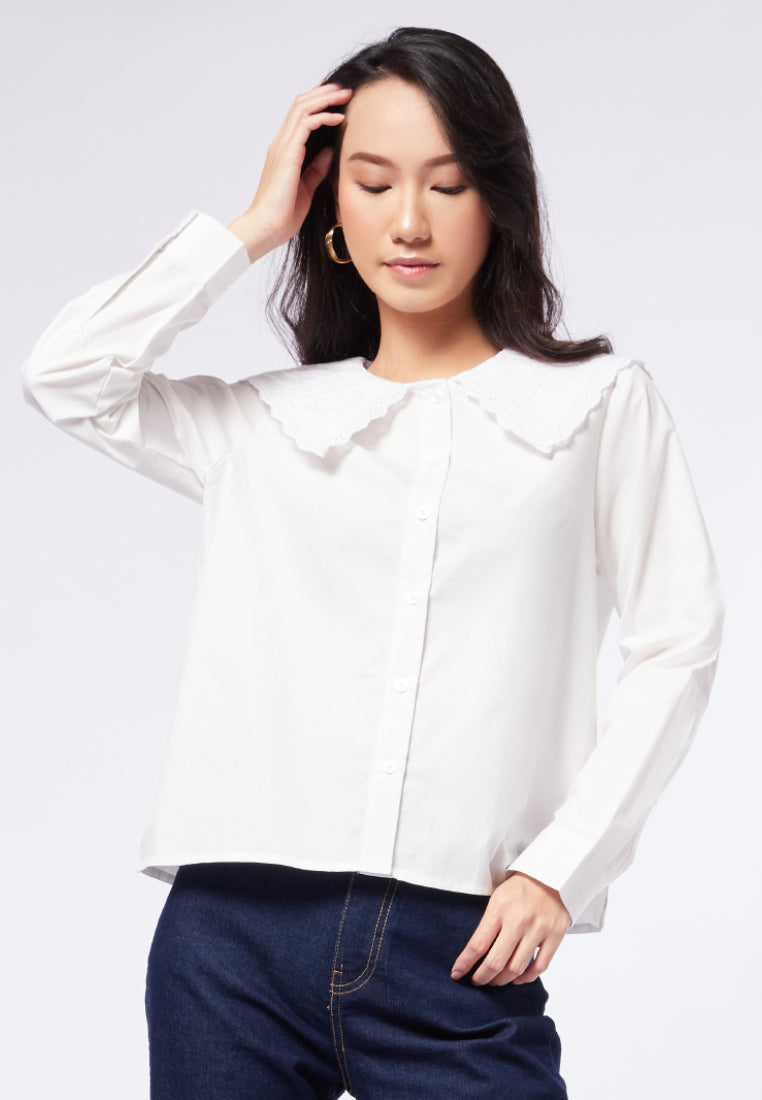 Loose Blouse with Laced Peterpan Collar