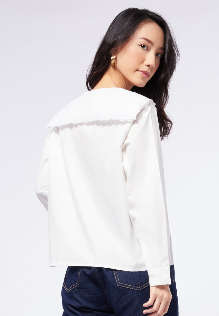 Loose Blouse with Laced Peterpan Collar