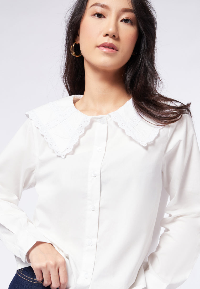 Loose Blouse with Laced Peterpan Collar