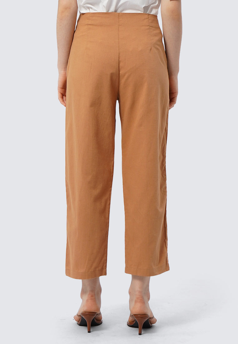 Tapered Pants with Horn Button