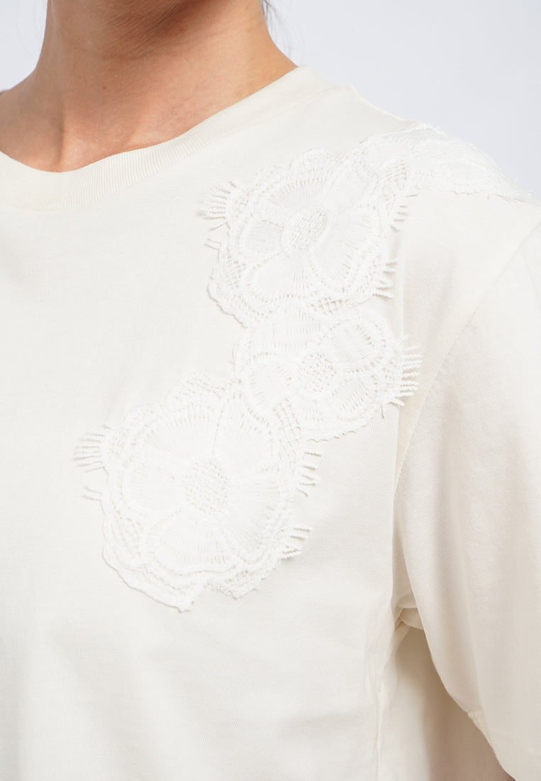 Flower Details Short Sleeve T-Shirt