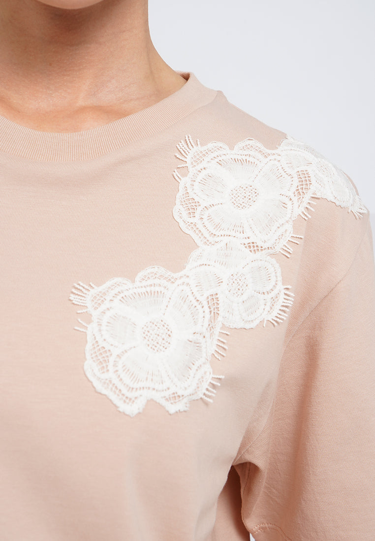 Flower Details Short Sleeve T-Shirt