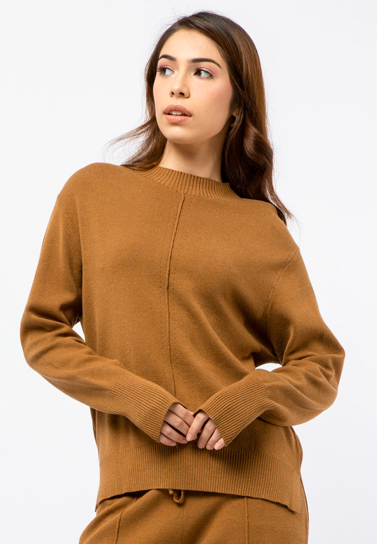 Loose Sweater with Piping Details