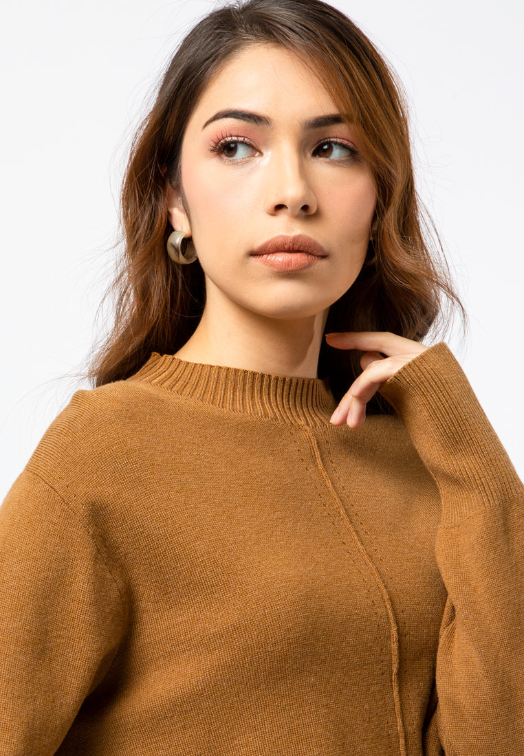 Loose Sweater with Piping Details