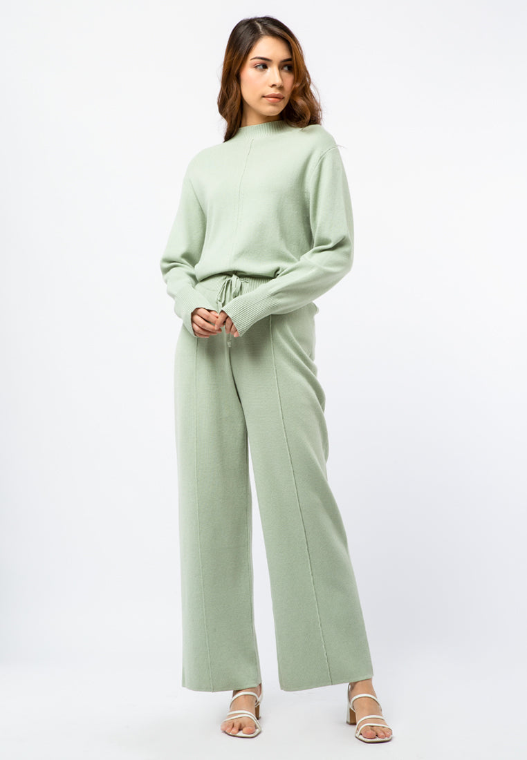 Loose Sweater with Piping Details