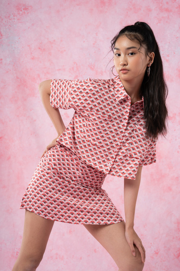 Double Pocket Printed Crop Shirt